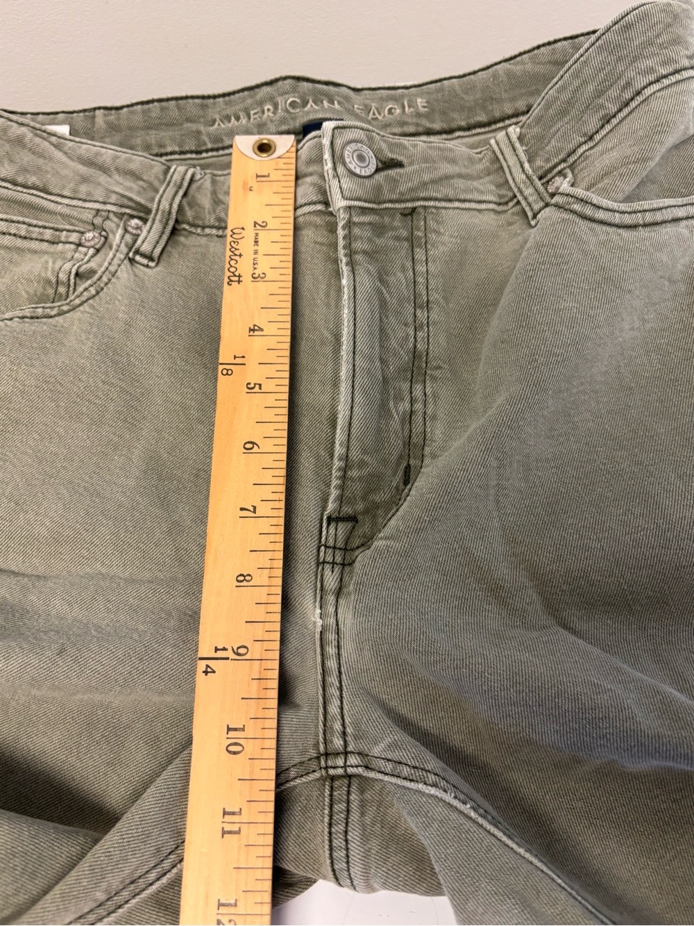 American Eagle Barrel Washed Olive Green Jeans Women’s Size 6 ( Small Stains ) - Picture 9 of 13